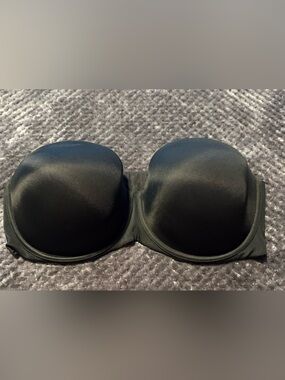 Strapless black bra